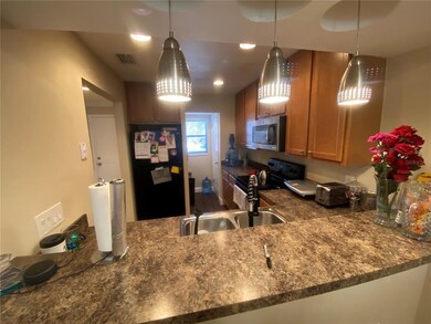 Kitchen w/ 3 light custom bartop