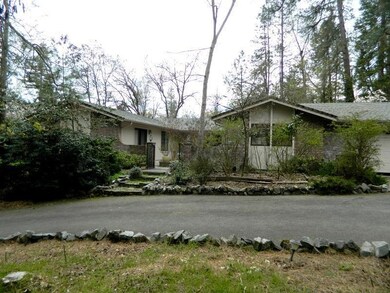 1221 NW B St, Grants Pass, OR 97526 - photo 3