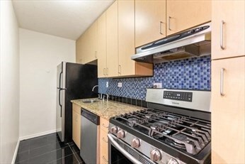 Hawthorne Place Condominium unit 5K, Boston, MA 02114 - photo 7