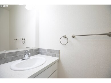 31 NE 143rd Ave unit B, Portland, OR 97230 - photo 5