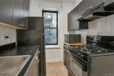 Brady Court unit 117, Bronx, NY 10462 - photo 7