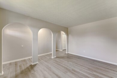 1950 Faymeadow Ave, Columbus, OH 43229 - photo 5