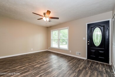 9014 Lantana Dr, Louisville, KY 40229 - photo 7