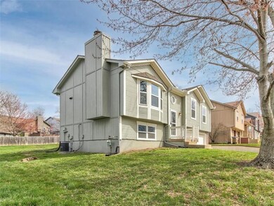 210 W Calico Dr, Raymore, MO 64083 - photo 2