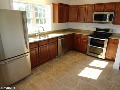 Kitchen - Pocelain Tile, Stainless Appiances, Gran