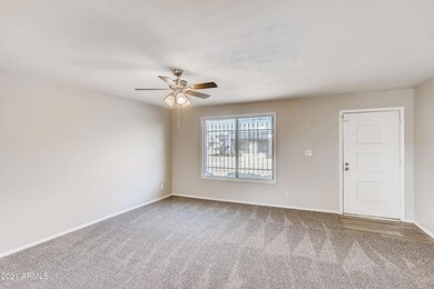 2028 W Elm St - Living Rm to Front
