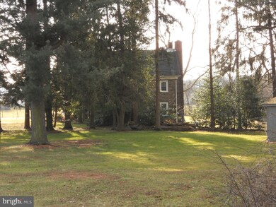 561 Tyson Rd, Schwenksville, PA 19473 - photo 5