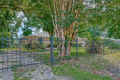 909 Marcolin St, Houston, TX 77088 - photo 3