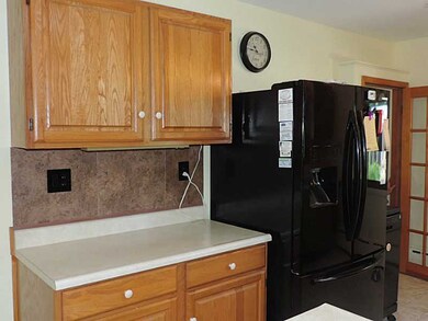 3202 Hampshire Rd, Erie, PA 16506 - photo 4