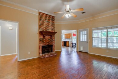 Familly room opens into large kitchen or outside t