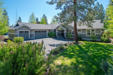 Extra Large 936/sf 3 Car Garage