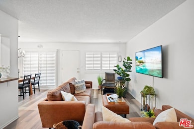 18560 Vanowen St unit 15, Reseda, CA 91335 - photo 4