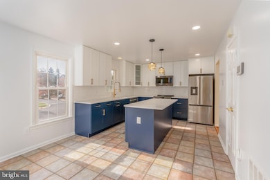 8010 Merry Oaks Ln, Vienna, VA 22182 - photo 6