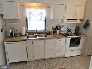 115 Berts Dr, Lothian, MD 20711 - photo 4