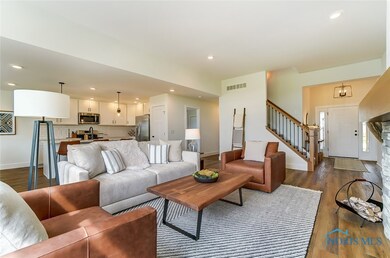 Spacious Great Room for Entertaining Family & Frie
