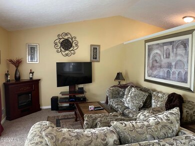 6916 Roseborough Ct, Louisville, KY 40228 - photo 2