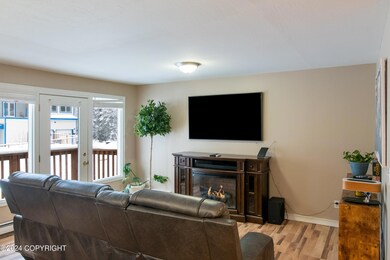 02-Unit 3 Living Room_ELI08214-Edit