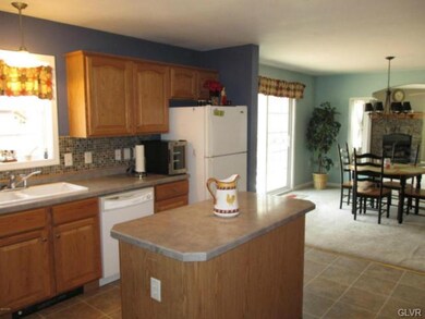 TONS OF NATURAL LIGHT!