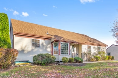 18C Benjamin Franklin Dr, Monroe Township, NJ 08831 - photo 2