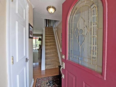 Entry/Foyer.