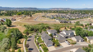 1116 Buck Point St, Central Point, OR 97502 - photo 5