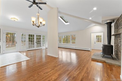 54-58 de Liso Ln unit 54, Mahopac, NY 10541 - photo 4