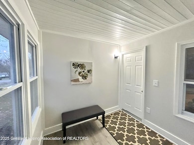 240 N Deerfield Ave, Lansing, MI 48917 - photo 5