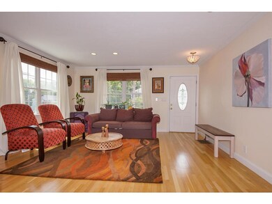 112 Maple St, Needham, MA 02492 - photo 6