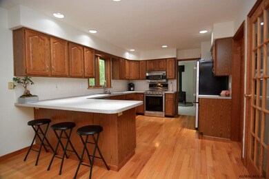 33 Knollwood Dr, Saratoga Springs, NY 12866 - photo 4