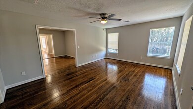 533 Hohldale St, Houston, TX 77091 - photo 2