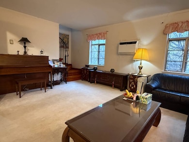 61-51 Springfield Blvd, Oakland Gardens, NY 11364 - photo 4