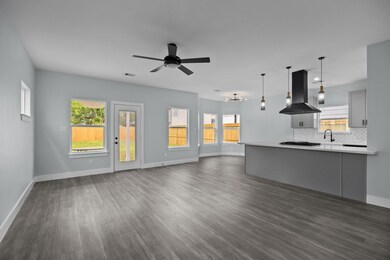 7907 James Franklin St, Houston, TX 77088 - photo 4