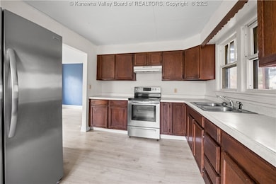 1313  1/2 Camden Dr, Charleston, WV 25302 - photo 5