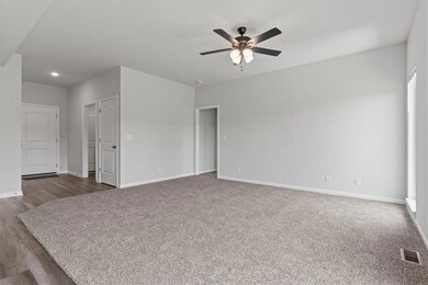 2102 Creek View Ln, Raymore, MO 64083 - photo 3