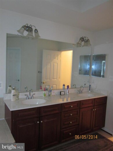 42481 Regal Wood Dr, Ashburn, VA 20148 - photo 7