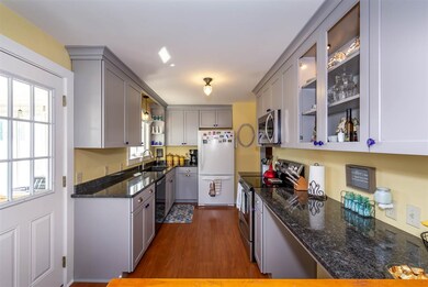 7 Sunnyside St, Manchester, NH 03103 - photo 4