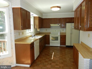 8220 Triple Crown Rd, Bowie, MD 20715 - photo 5