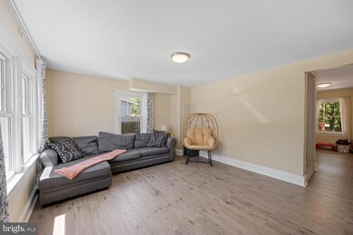 2904 Kernal Ln, Temple Hills, MD 20748 - photo 3