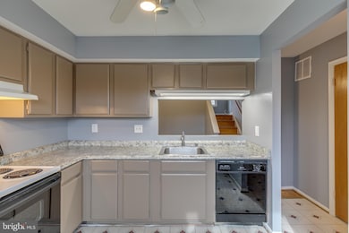 9590 Canterbury Riding, Laurel, MD 20723 - photo 5