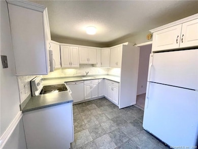 20 Heritage Cir unit B, Southbury, CT 06488 - photo 6