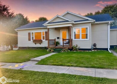 309 W Walnut St, Sigourney, IA 52591 - photo 2