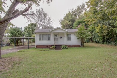 102 E Ray St, Dickson, TN 37055 - photo 2