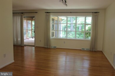 9518 Narragansett Place, Vienna, VA 22180 - photo 3