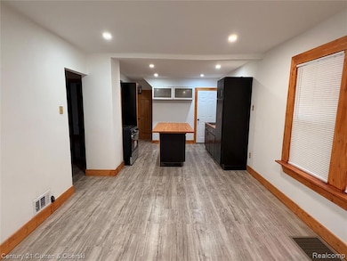 10008 Manor St, Detroit, MI 48204 - photo 5