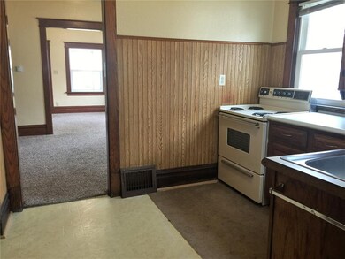 1128 9th St SE, Cedar Rapids, IA 52401 - photo 6