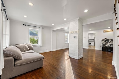 9 Hillside Ave, Glen Head, NY 11545 - photo 3