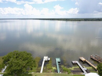 629 Sinclair Cir, Tavares, FL 32778 - photo 5