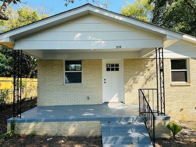 319 W Magnolia St, Fitzgerald, GA 31750 - photo 2