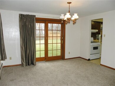 Dining Room  43 Munntown Road