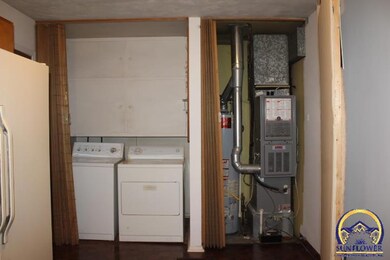 3120 SE Humboldt St, Topeka, KS 66605 - photo 6